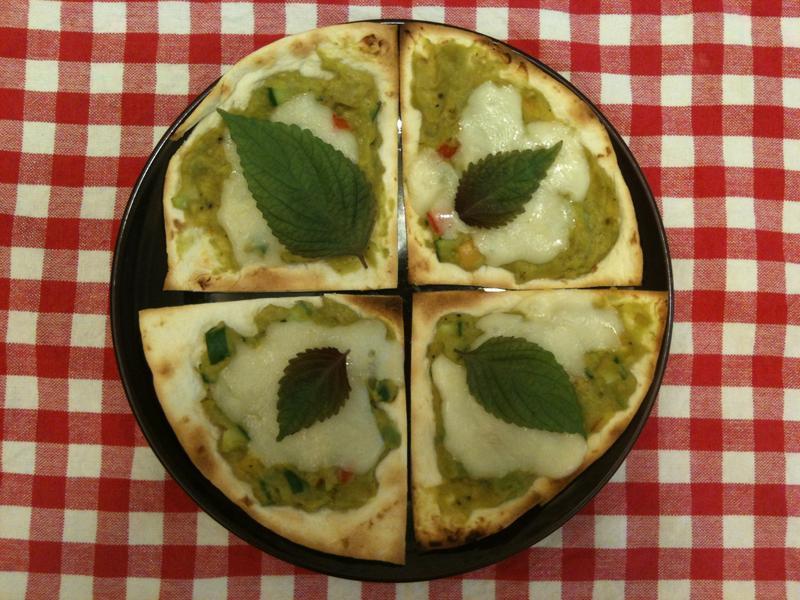 紫苏蔬果酪梨披萨(5分钟)的做法