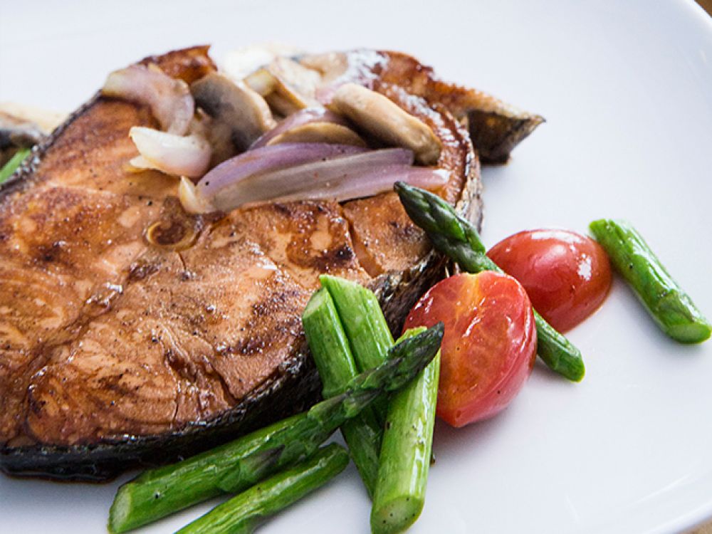 照烧三文鱼配时蔬的做法