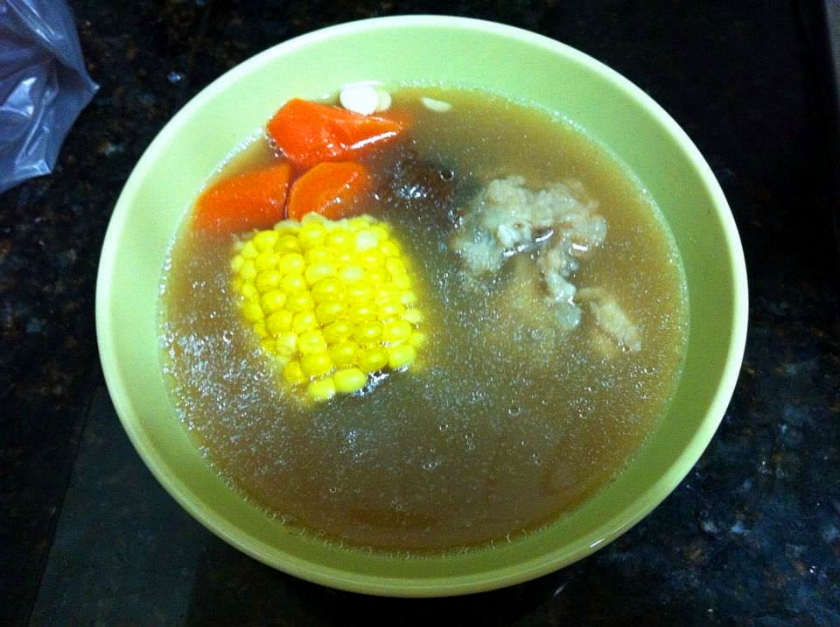 玉米南北杏煲猪骨的做法