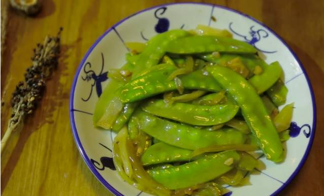 咸菜炒荷兰豆的做法