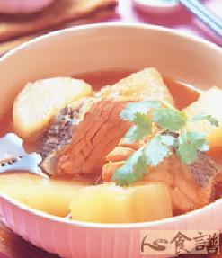 鲑鱼头炖萝卜的做法