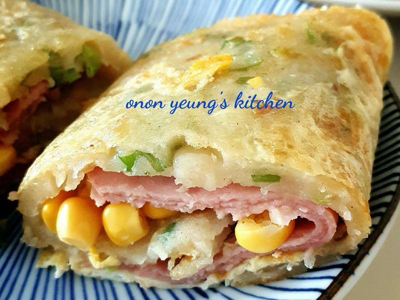 不败之培根玉米蛋饼的做法