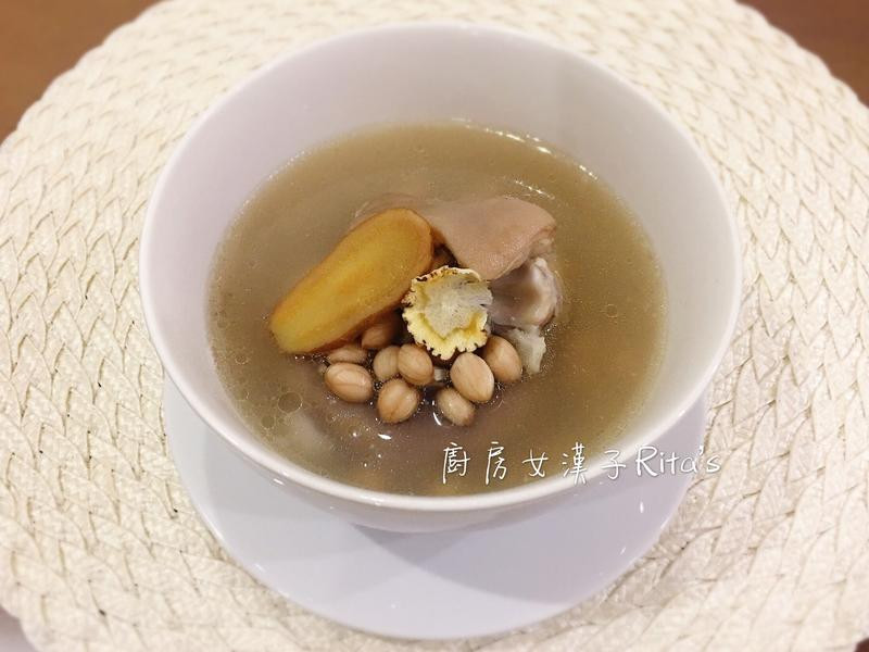 花生炖猪脚汤的做法