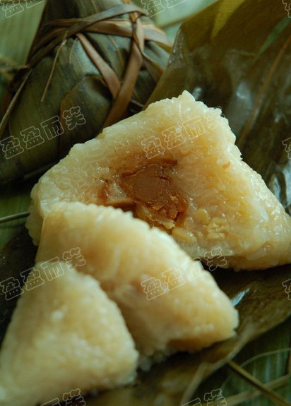 咸蛋肉粽的做法