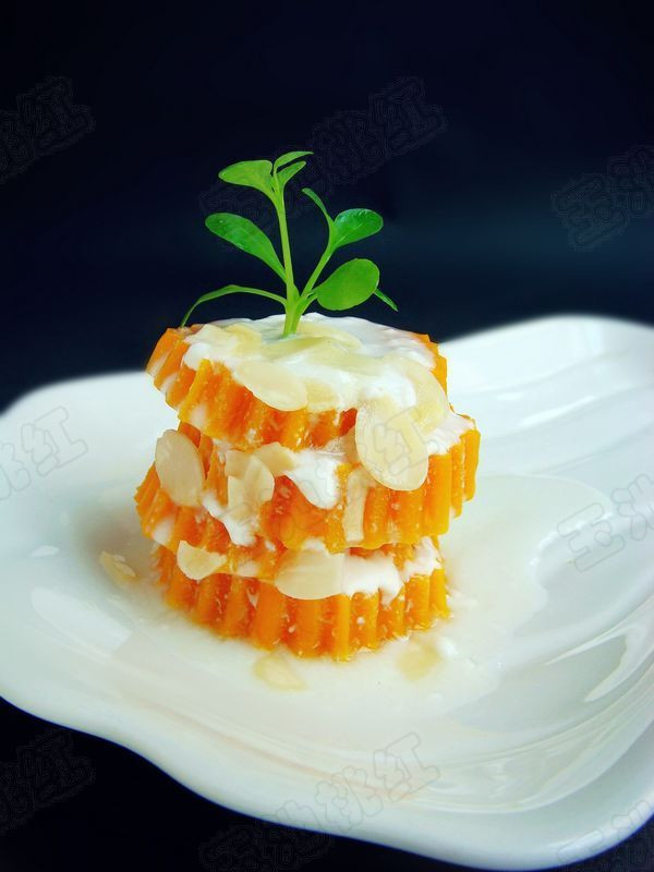 一道极简单的瘦身甜品——杏仁酸奶南瓜的做法