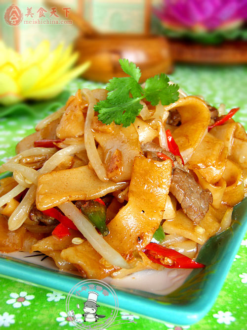 汉奸“逼”出的广式美味-辣味干炒牛河的做法