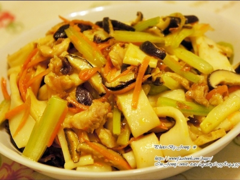 香菇肉丝炒粄条的做法