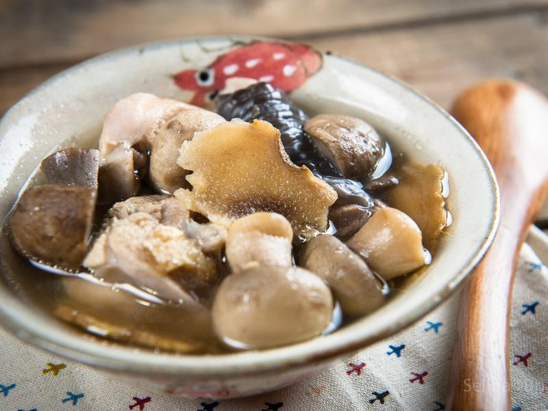 双菇鸡汤的做法