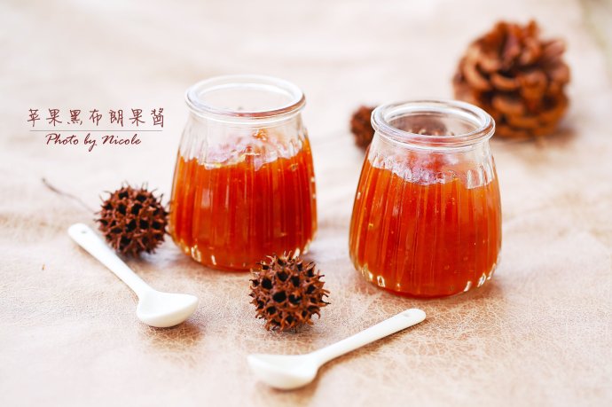 酸酸甜甜就是你:自制苹果黑布朗果酱的做法