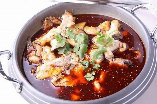 锦绣湄江清塘鱼火锅的做法