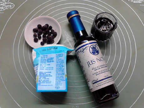 奶盖蓝莓汁的做法