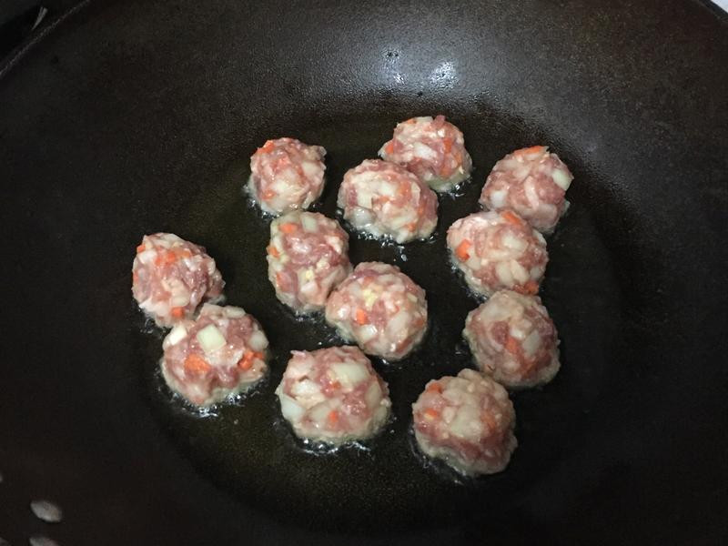 ����İײ�ʨ��ͷ������