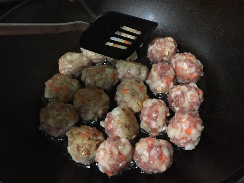 ����İײ�ʨ��ͷ������