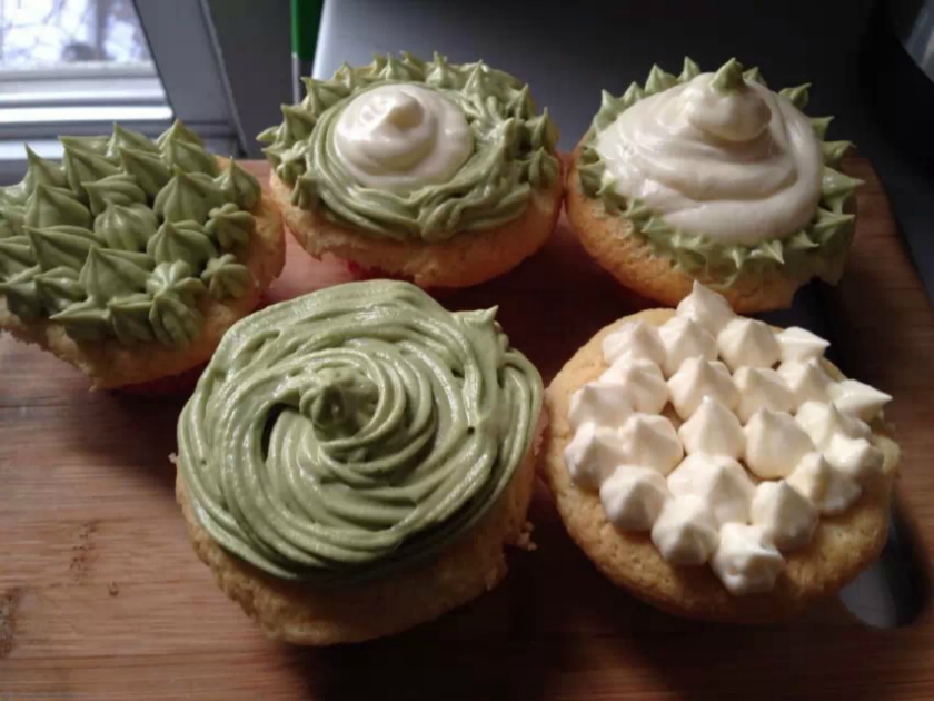 超简单香草和抹茶味纸杯蛋糕的做法