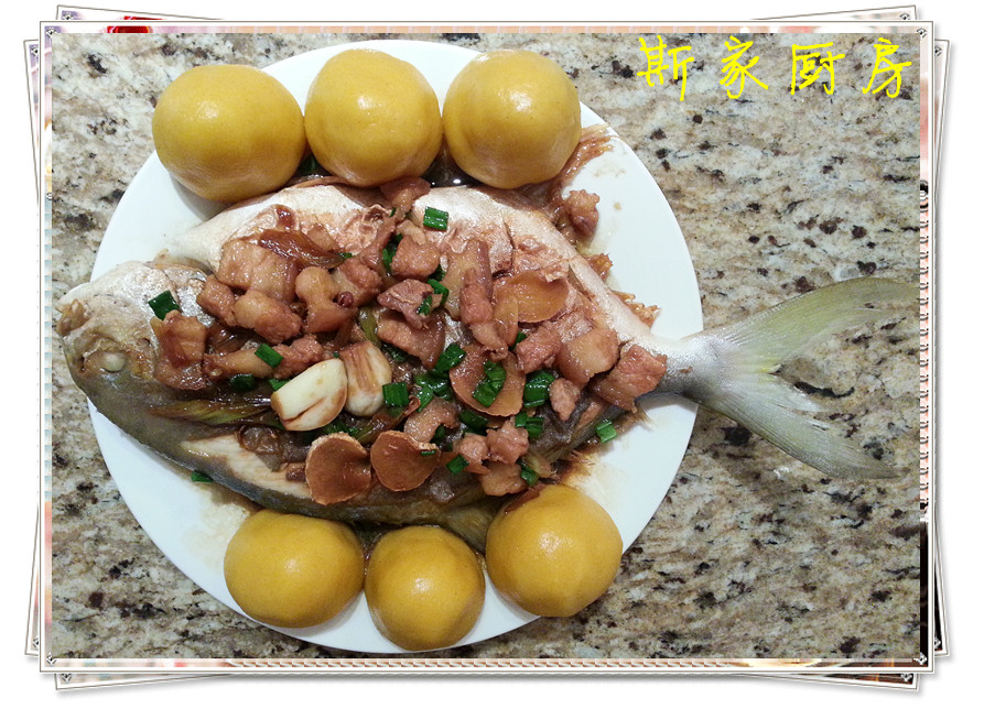 金鲳鱼配窝窝头的做法