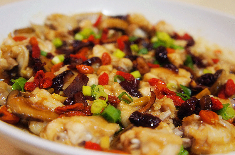 冬菇红枣枸杞子蒸鸡的做法