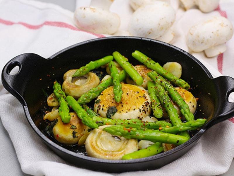 芦笋蒜片香煎洋菇的做法