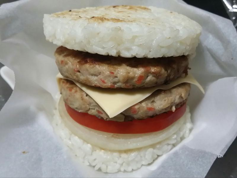 双层猪肉起司米汉堡的做法