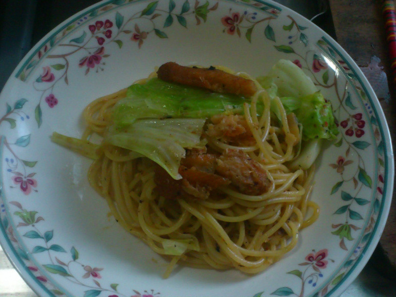 高丽菜鳗鱼义大利面的做法