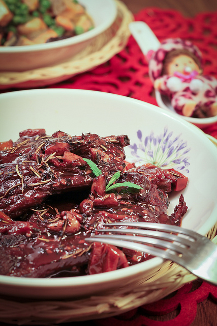 红酒烩羊肩扒的做法