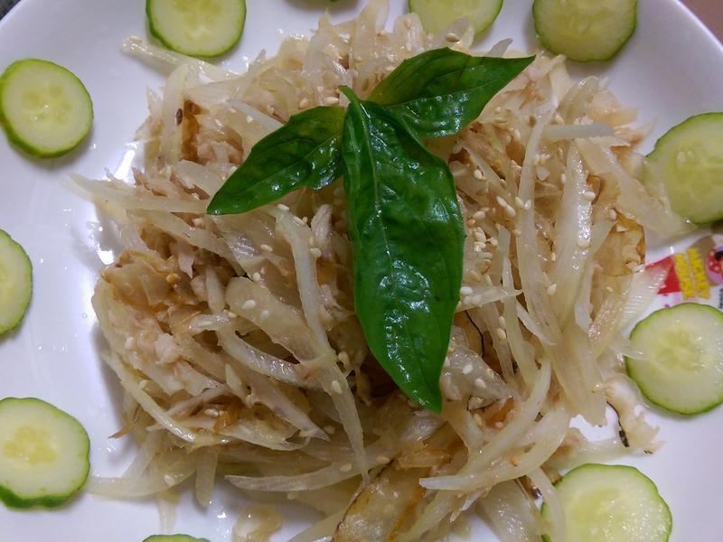 かにの凉拌洋葱的做法