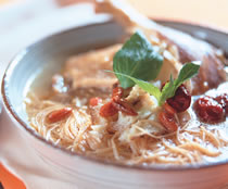 当归鸭面线的做法