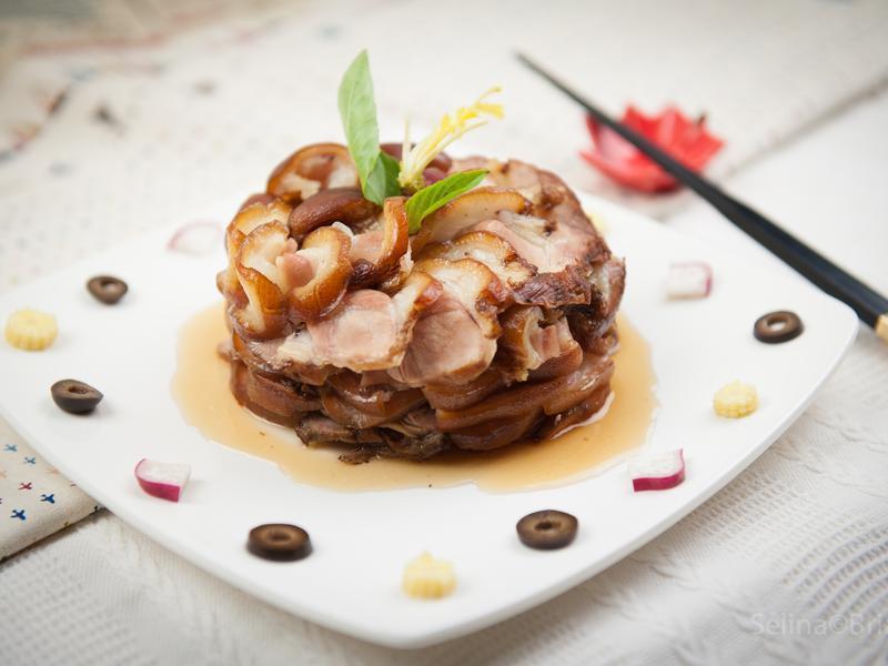 香卤猪脚去骨的做法