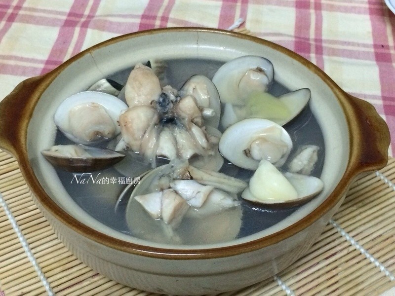 养身滋补【牛蛙蒸蒜仁蛤仔汤】的做法