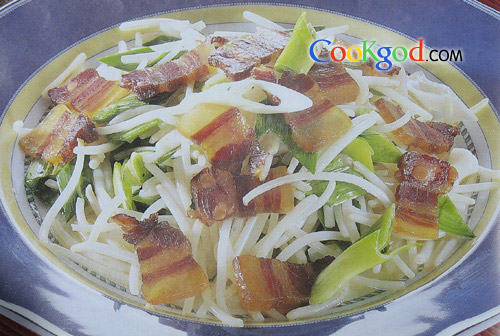 腊肉炒银针的做法