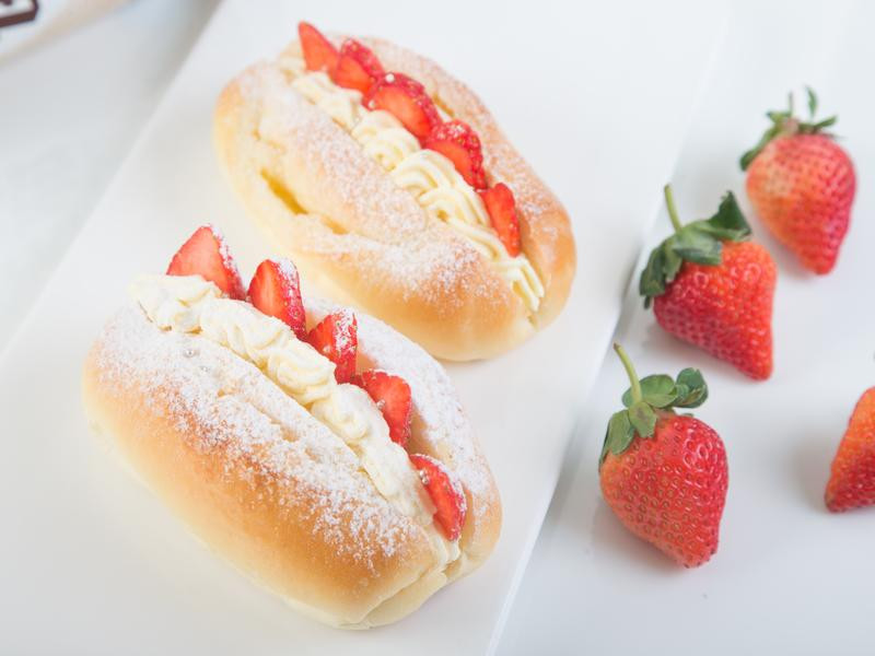 草莓奶露面包的做法