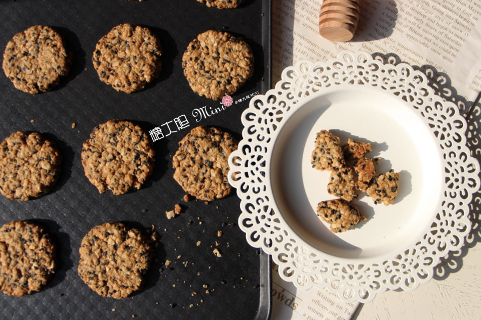 黑芝麻燕麦高纤饼干的做法