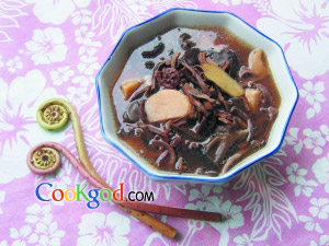 蕨菜淮山煲排骨汤的做法