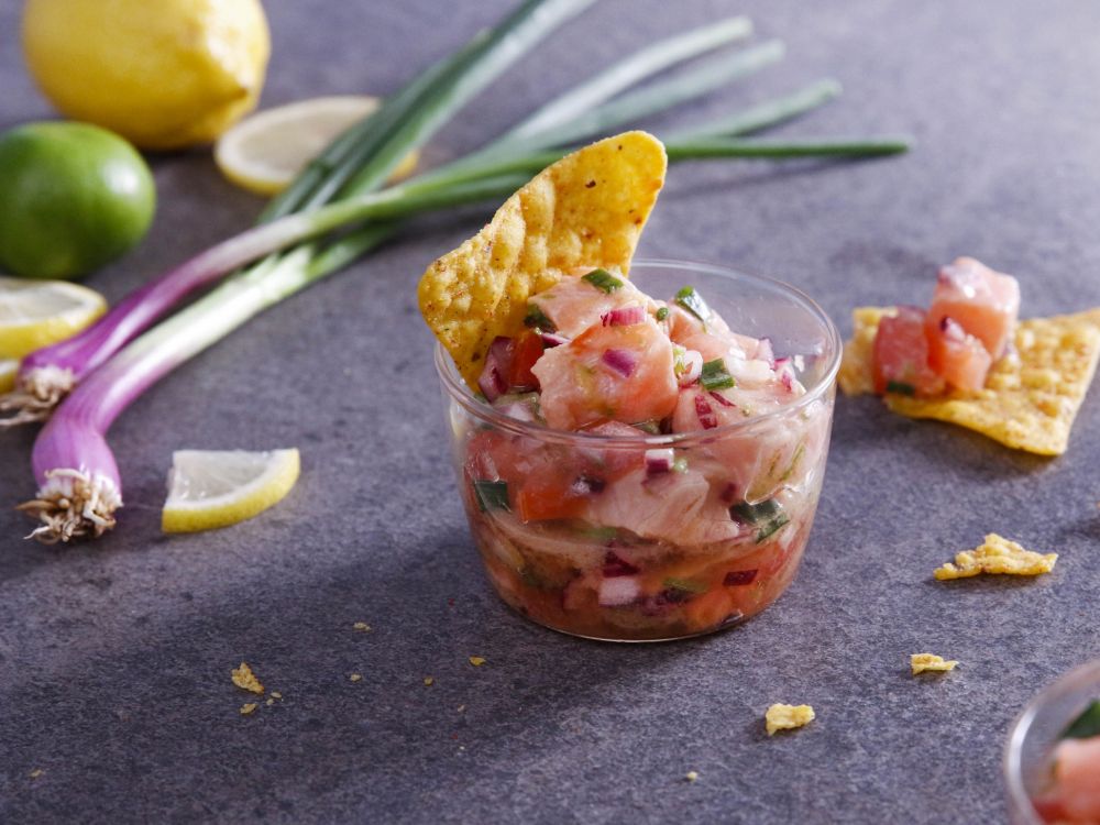 三文鱼柑橘酱油渍伴墨西哥脆片的做法