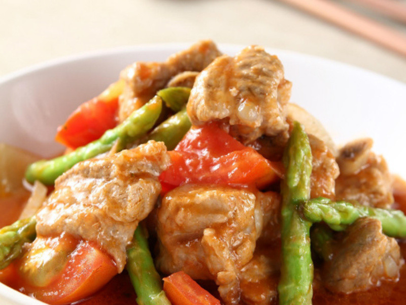 西芹番茄炖排骨的做法