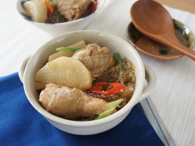 鸡肉萝卜粉丝煲的做法