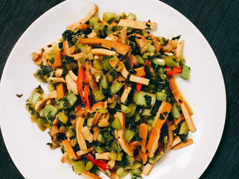 雪菜豆干肉丝的做法