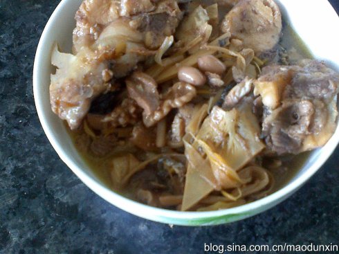 黄花菜鱼头煲的做法