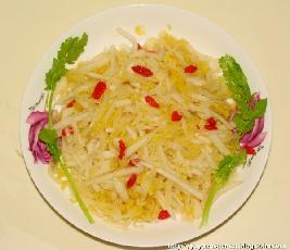 酸菜心拌白梨的做法