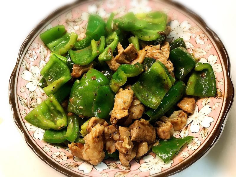 黑胡椒酱炒猪肉的做法