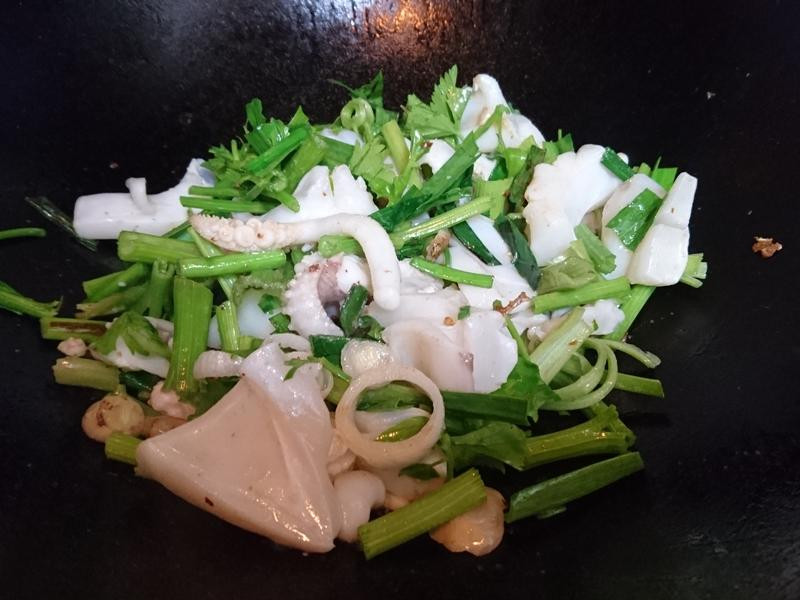 �۲����г���֦������