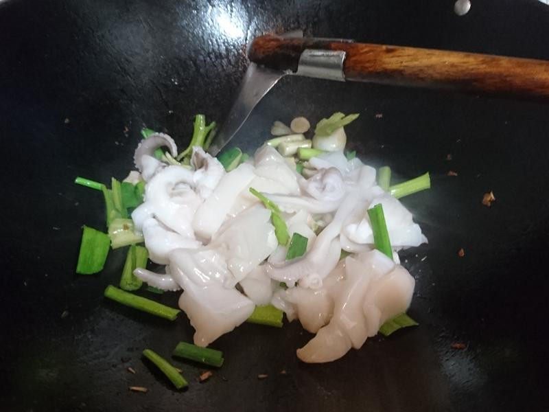 �۲����г���֦������