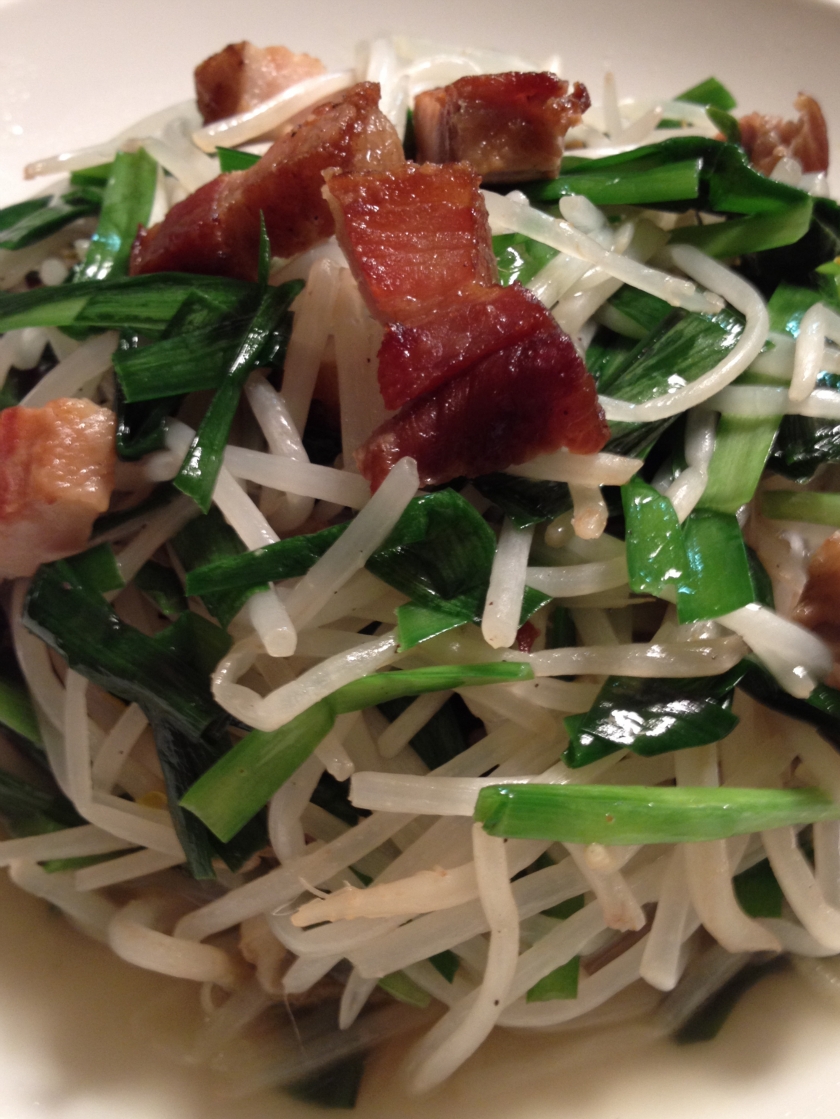 臘肉炒豆芽韭菜的做法