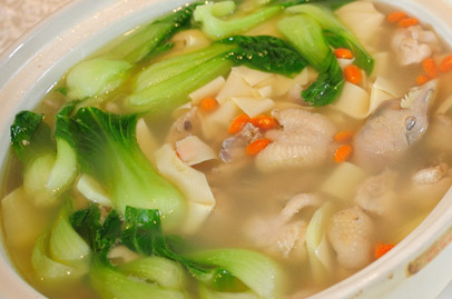 药膳鸳鸯鸡煲的做法