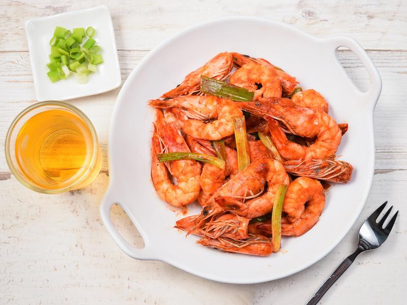 蒜香椒盐炒虾的做法