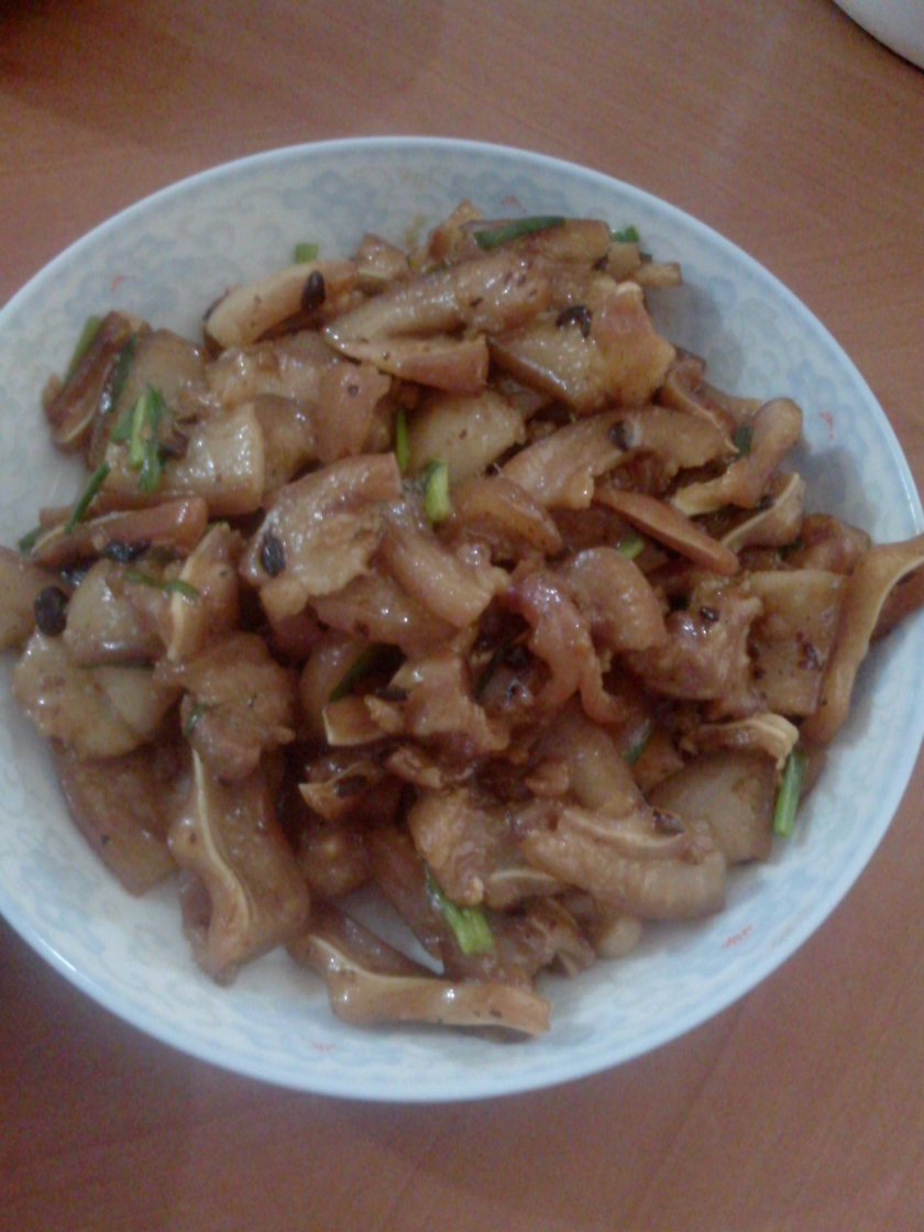 豆豉焖猪耳朵的做法