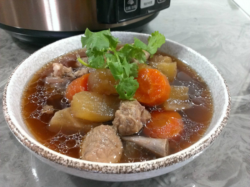 Æ·ö¦ÉϲË-¡¾Îҵijø·¿Ð¡ÐÄ»ú-ºì°×Âܲ·ÉÕÅŹǡ¿µÄ×ö·¨