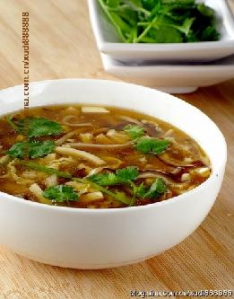 降温天一碗热腾腾的祛寒暖肚酸辣汤的做法