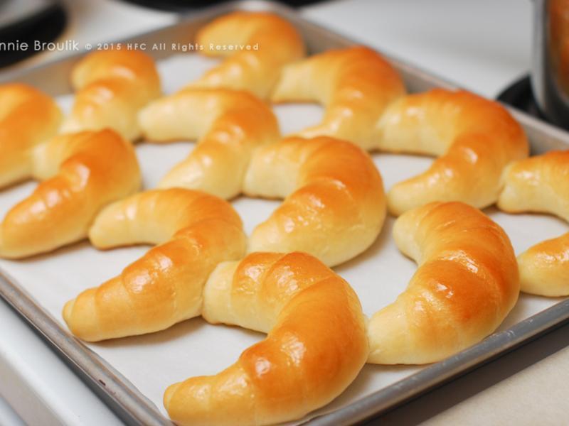 超软绵新月奶油卷*5分钟手揉面团 翻面法的做法