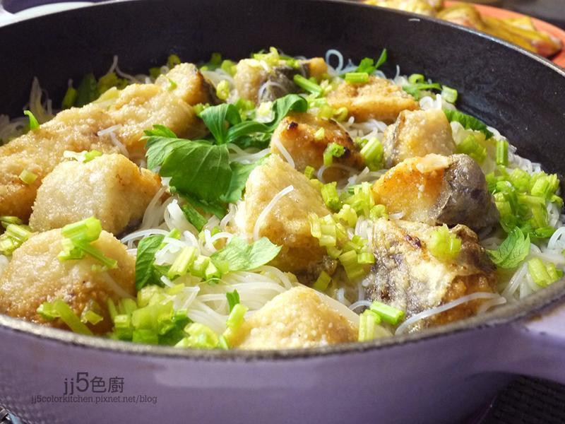 土魠鱼米粉汤的做法