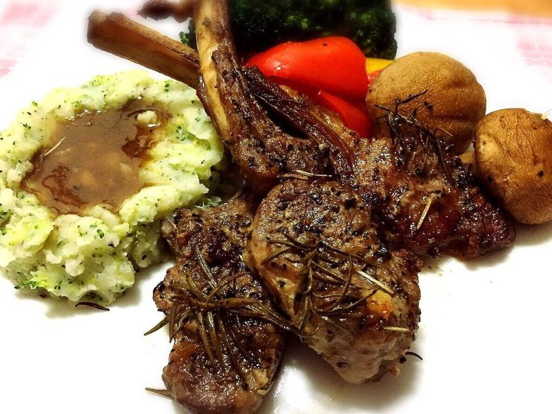 义式迷迭香煎烤羊小排的做法